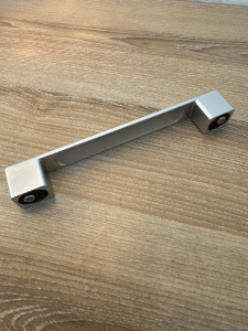 №43, Ручка мебельная noNAME Ручка-скоба 156 мм, в наличии -  1 шт 156 Металл, , Новый