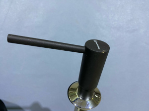 №8 Дозатор Omoikiri OM-02-BL арт. 4995018, УЦЕНКА! скол на корпусе