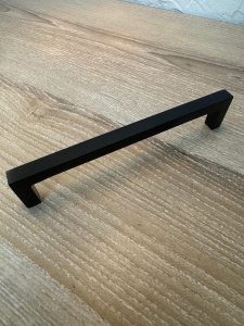 №37, Ручка мебельная noNAME Ручка мебельная черная quadra 128мм, в наличии -  3 шт 128 Металл, , Новый №37, Ручка мебельная noNAME Ручка мебельная черная quadra 128мм, в наличии -  3 шт 128 Металл, , Новый