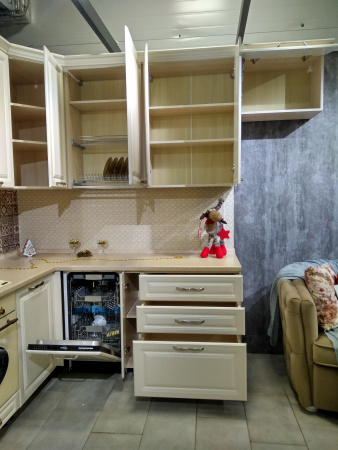 Кухонный гарнитур на заказ Кремовый Ясень Е