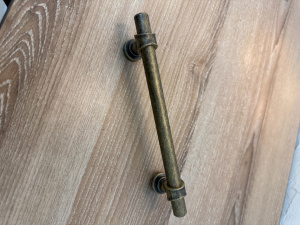 №19, Ручка мебельная noNAME Ручка-скоба DMZ-50039-160, цвет античная бронза, в наличии -  1 шт 160 Металл, , Новый