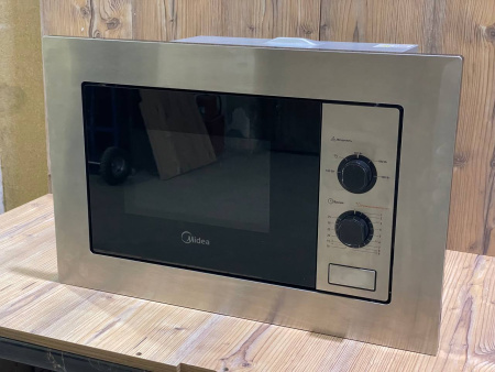 №1 Микроволнова печь Midea MM820B2Q-SS, с выставочного образца, во вторичной коробке