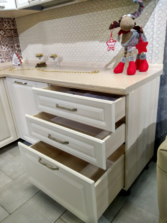 Кухонный гарнитур на заказ Кремовый Ясень Е