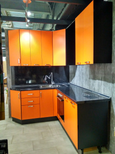 Кухонный гарнитур на заказ Экспрессия (Трио)