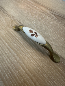 №30, Ручка мебельная noNAME Ручка-скоба 96мм бронза состаренная керамика осенний цветок (UP192AB MLK), в наличии -  2 шт 96 Металл, , Новый №30, Ручка мебельная noNAME Ручка-скоба 96мм бронза состаренная керамика осенний цветок (UP192AB MLK), в наличии -  2 шт 96 Металл, , Новый