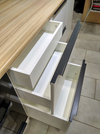 Кухонный гарнитур на заказ Белая Сосна