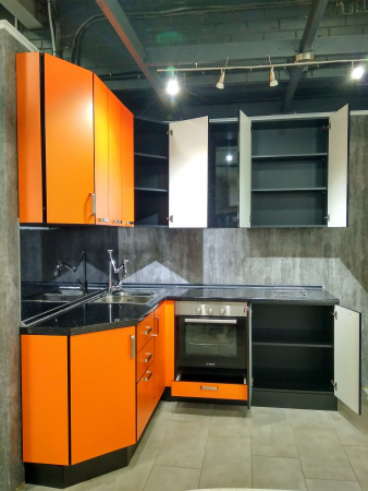 Кухонный гарнитур на заказ Экспрессия (Трио)